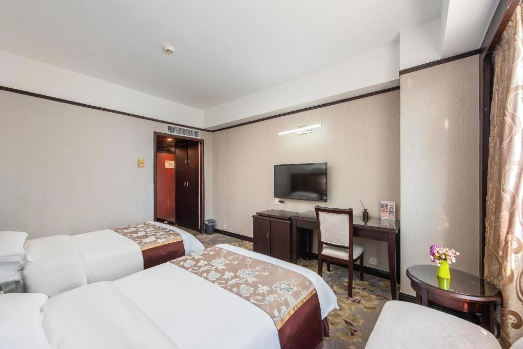 Overseas Chinese Hotel Джухай Екстериор снимка