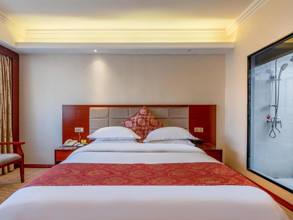 Overseas Chinese Hotel Джухай Екстериор снимка