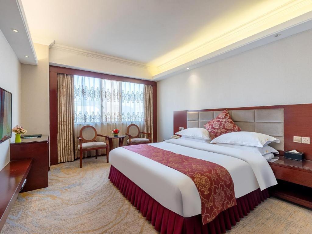 Overseas Chinese Hotel Джухай Екстериор снимка