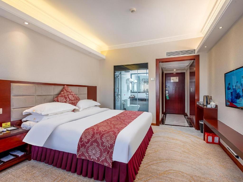 Overseas Chinese Hotel Джухай Екстериор снимка