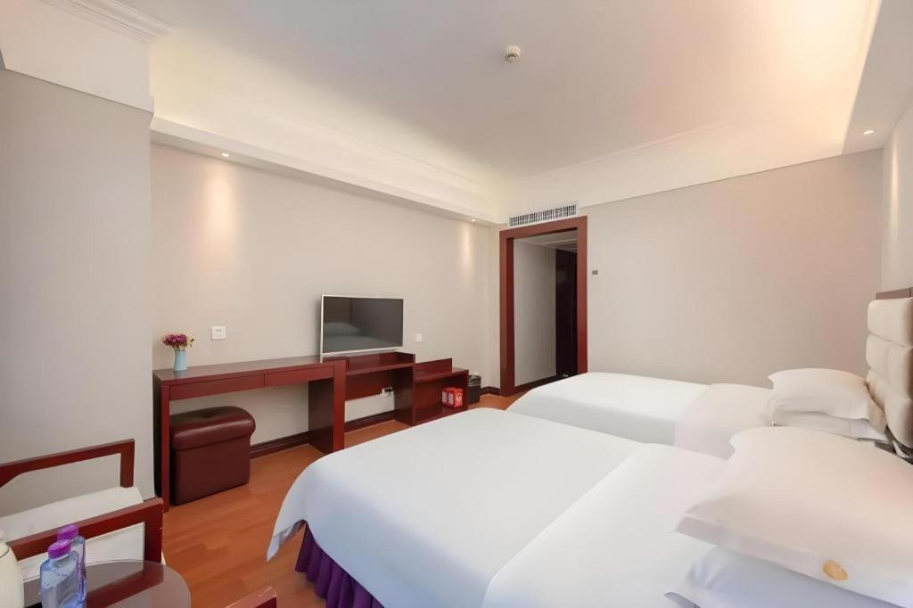 Overseas Chinese Hotel Джухай Екстериор снимка
