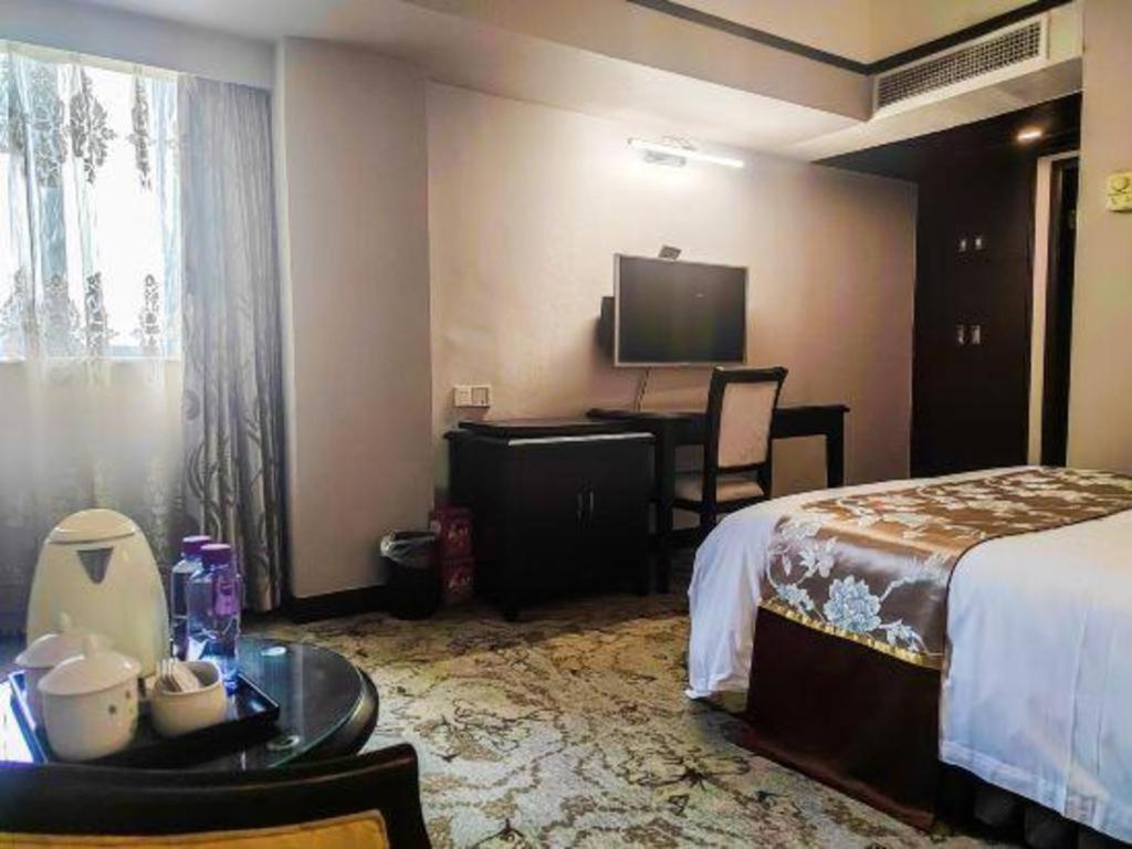 Overseas Chinese Hotel Джухай Екстериор снимка