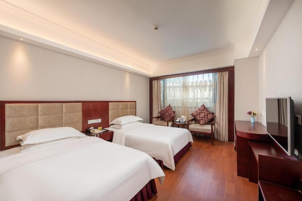 Overseas Chinese Hotel Джухай Екстериор снимка
