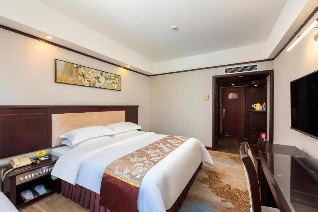 Overseas Chinese Hotel Джухай Екстериор снимка