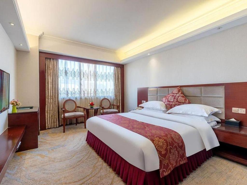 Overseas Chinese Hotel Джухай Екстериор снимка