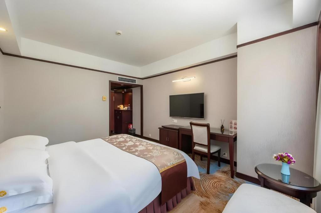 Overseas Chinese Hotel Джухай Екстериор снимка