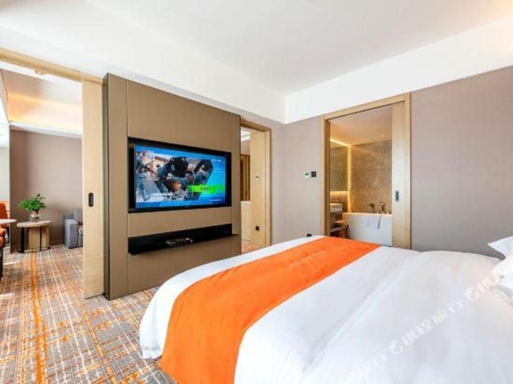 Overseas Chinese Hotel Джухай Екстериор снимка