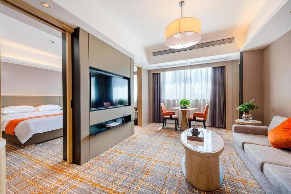 Overseas Chinese Hotel Джухай Екстериор снимка