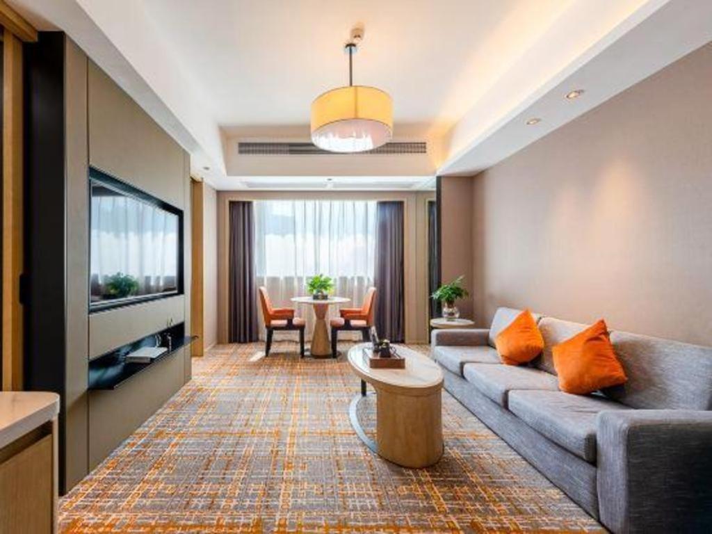 Overseas Chinese Hotel Джухай Екстериор снимка