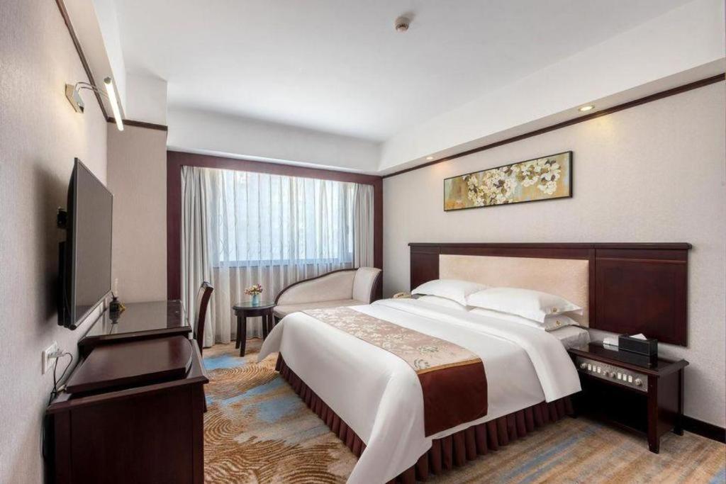 Overseas Chinese Hotel Джухай Екстериор снимка