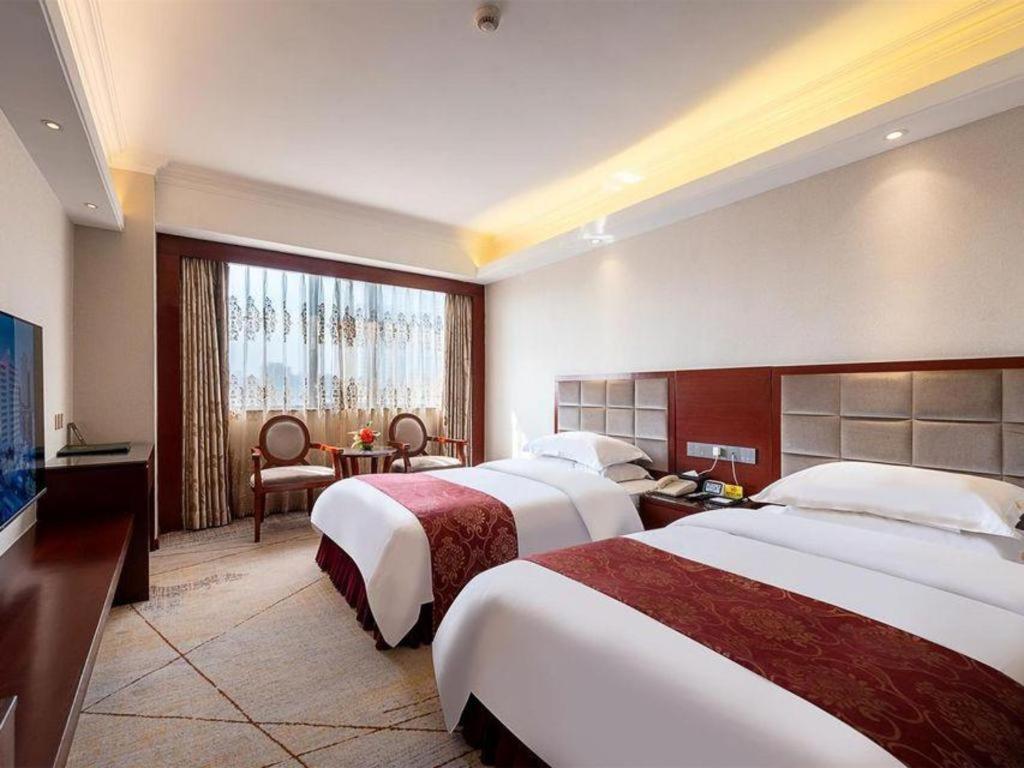 Overseas Chinese Hotel Джухай Екстериор снимка