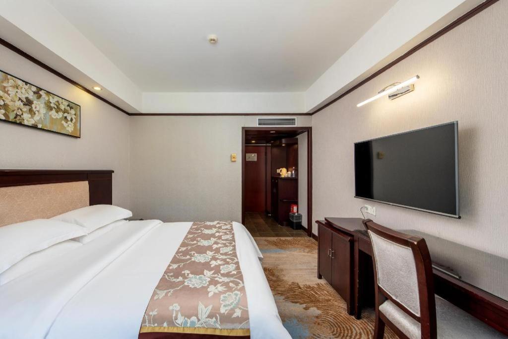 Overseas Chinese Hotel Джухай Екстериор снимка