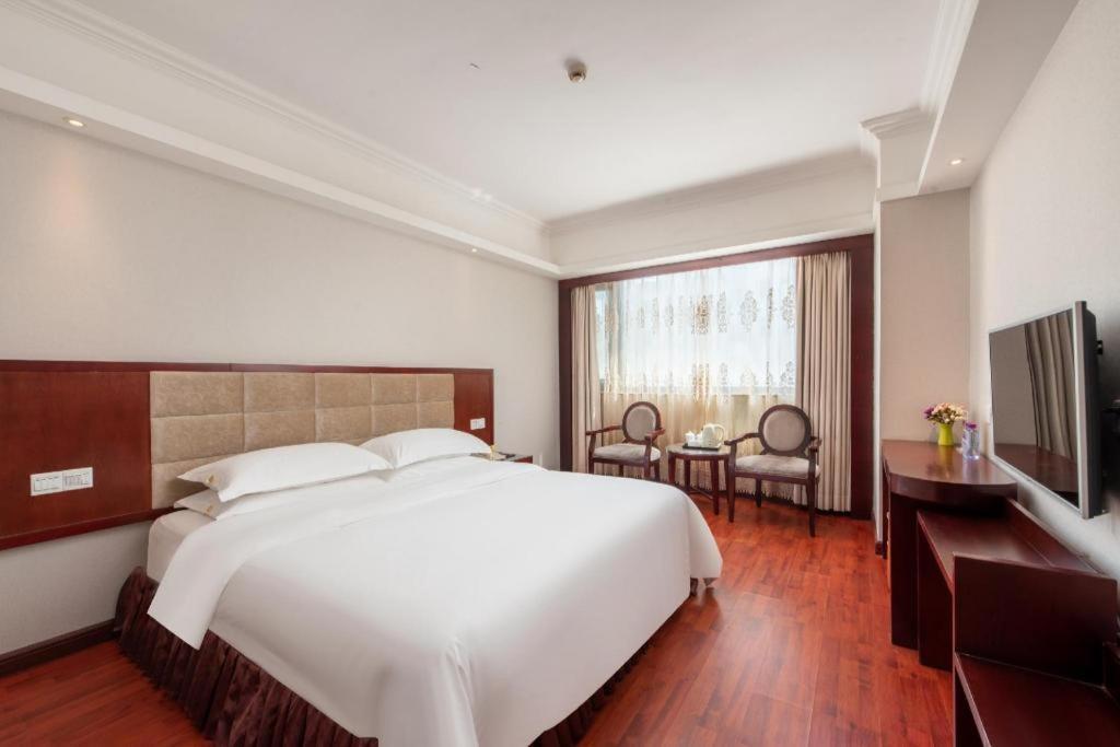 Overseas Chinese Hotel Джухай Екстериор снимка